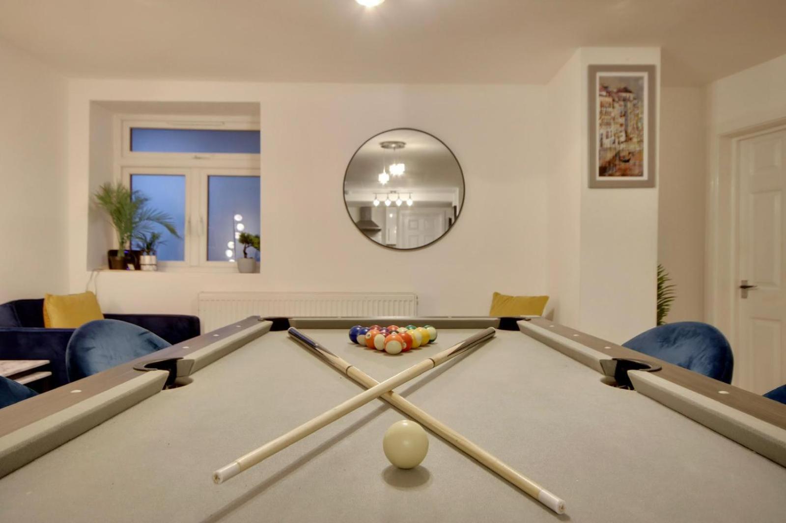 Southsea Getaway Apartment With Pool Table And Hot Tub Portsmouth Eksteriør billede