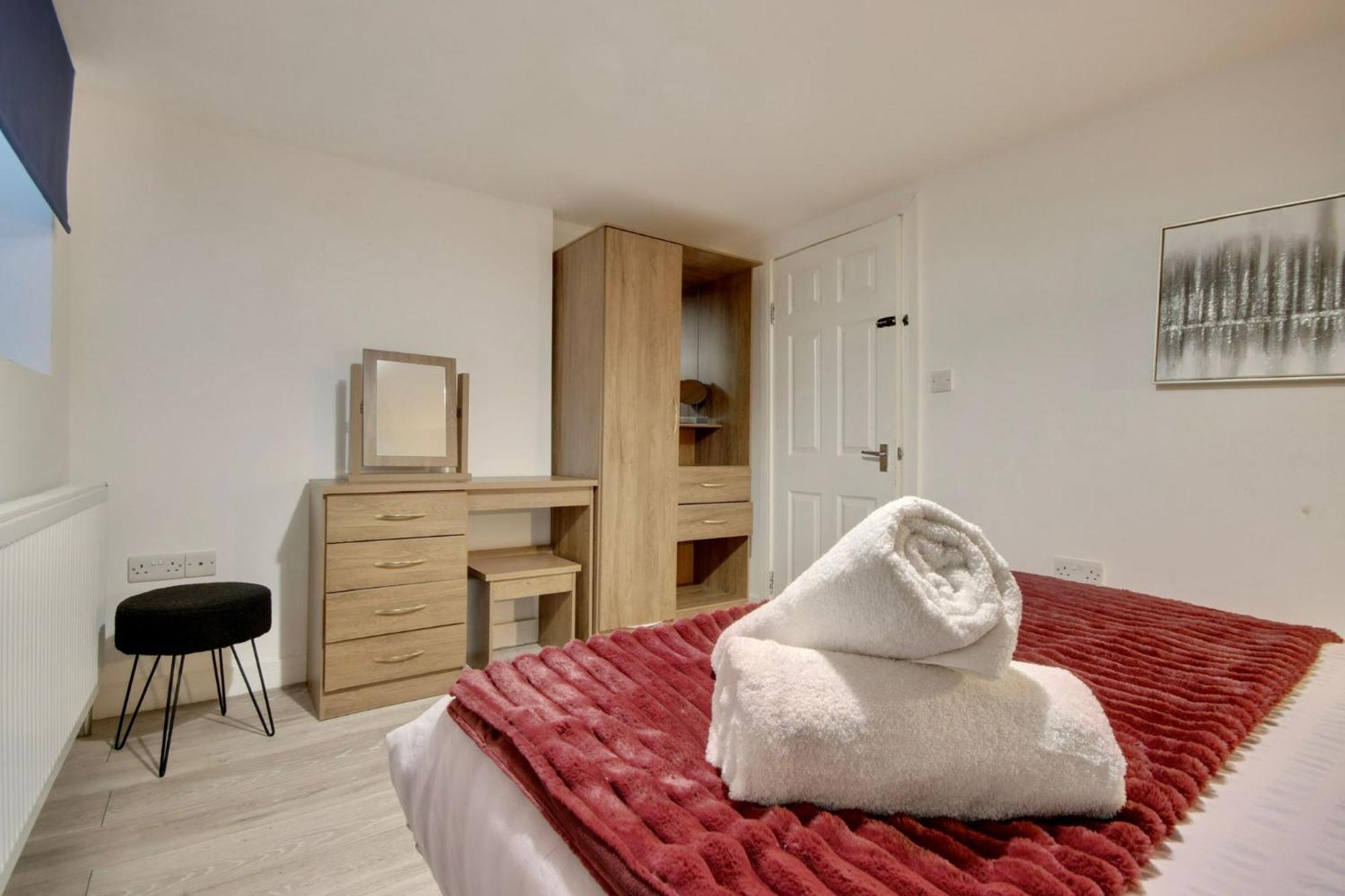 Southsea Getaway Apartment With Pool Table And Hot Tub Portsmouth Eksteriør billede