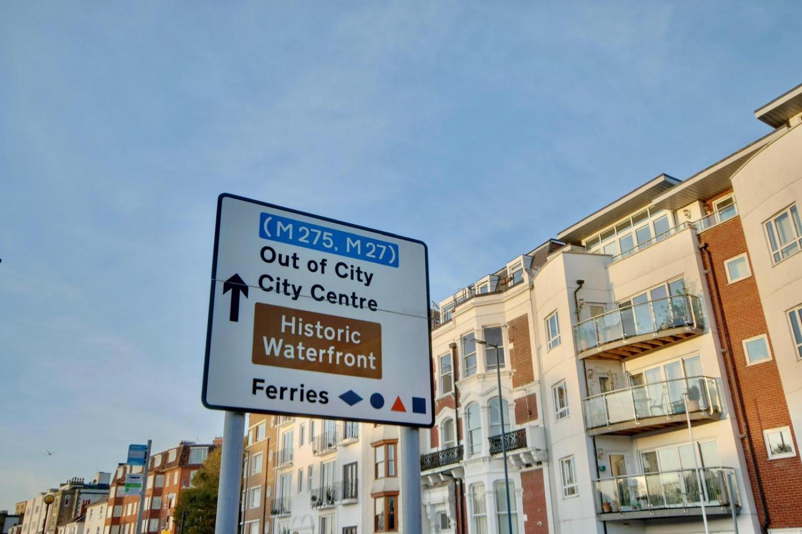 Southsea Getaway Apartment With Pool Table And Hot Tub Portsmouth Eksteriør billede